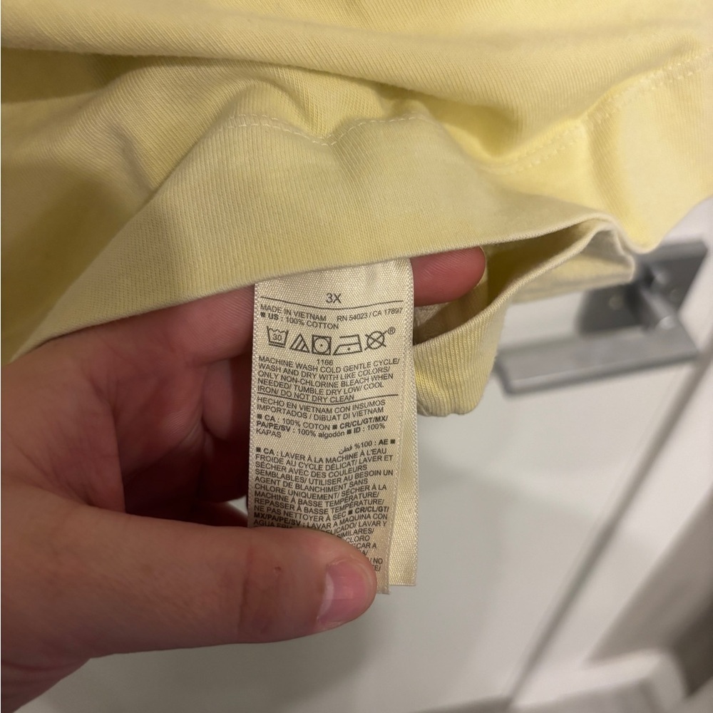 Old Navy Light Yellow Scoop Neck Tank Top - Picture 3 of 4